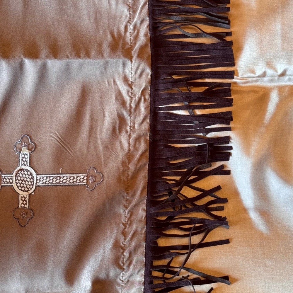 Western Faux Leather 2 drapes. Lined. 18”tassel topper. Excellent condition. - Picture 2 of 13